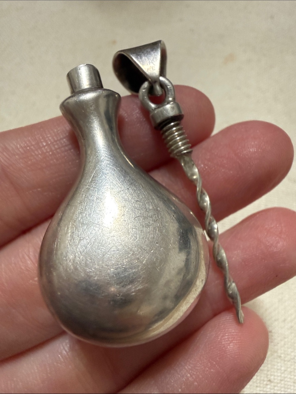 Vintage Sterling Silver925 Teardrop Pendant Necklace Meant to put purfume inside - Picture 6 of 12